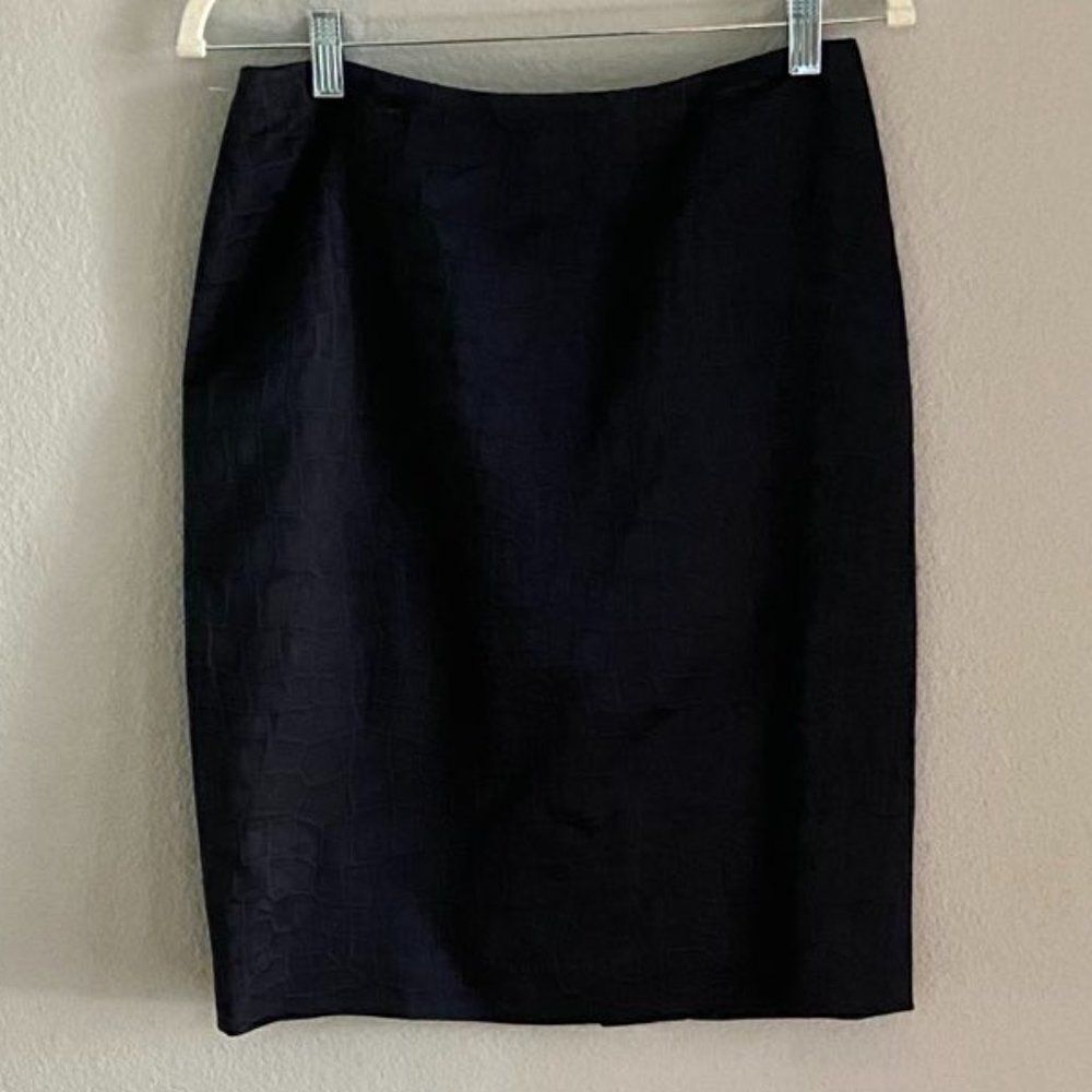 Ellen Tracy Dark blue pencil skirt, embossed on fabric size 4P